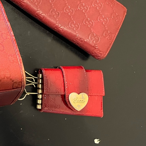 Gucci GG Red Patent Leather Monogram Gold Heart Snap Closure Six Ring Key Holder - Picture 6 of 6